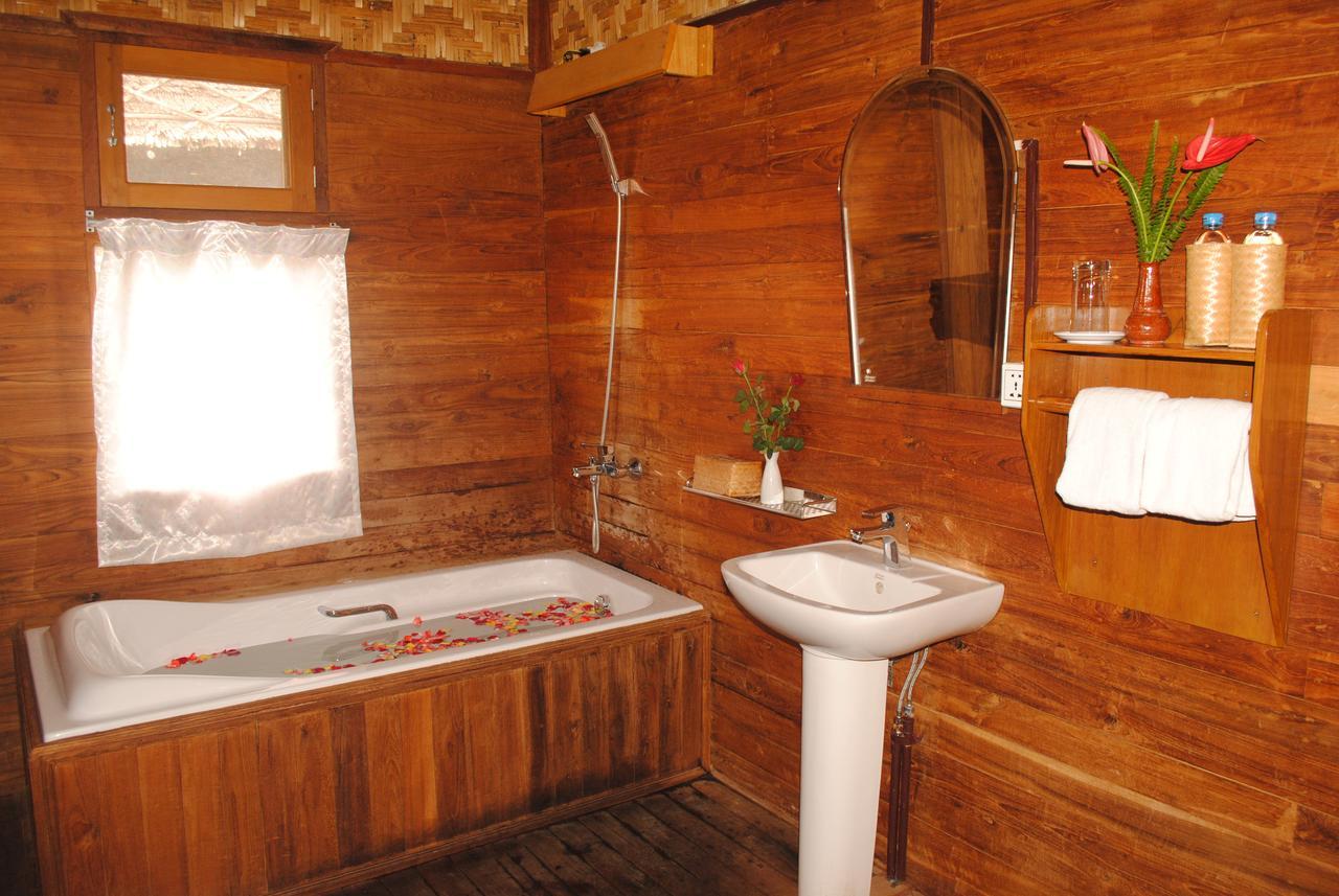 Golden Island Cottages Thale U Hotel Ywama Exteriör bild