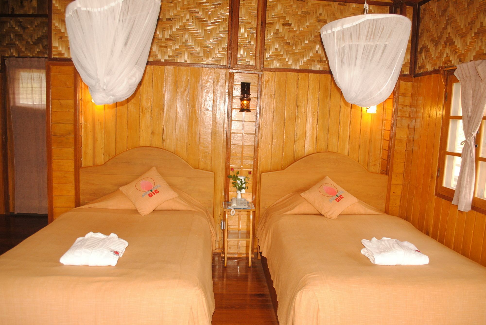 Golden Island Cottages Thale U Hotel Ywama Exteriör bild