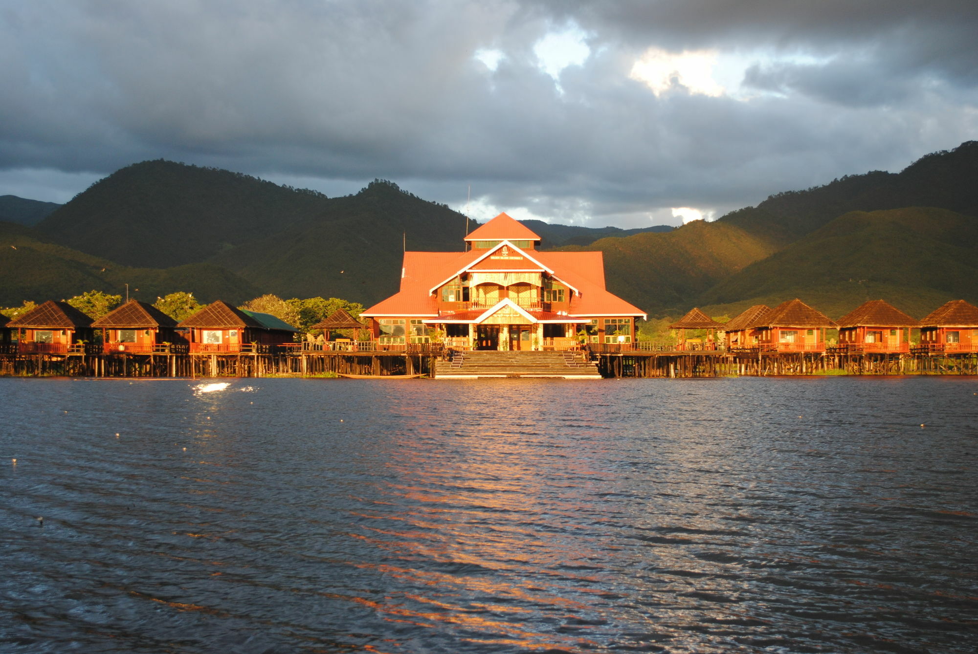 Golden Island Cottages Thale U Hotel Ywama Exteriör bild